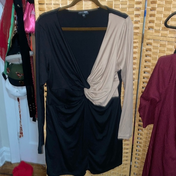 Color Block Romper - Picture 2 of 3